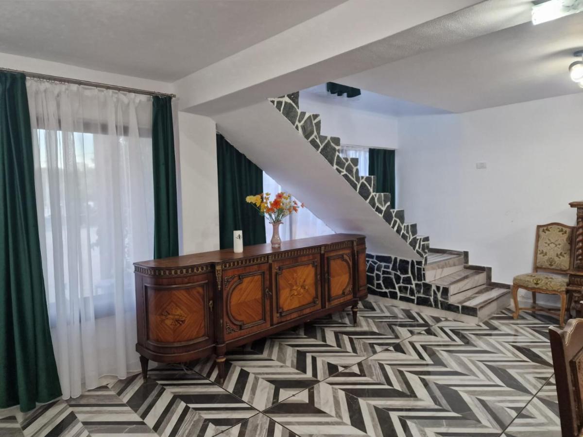 Отель Casa Iuliana Хорезу Экстерьер фото